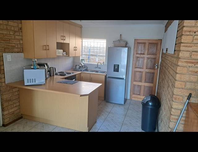 2 BEDROOM TOWNHOUSE FOR SALE IN NOORDHEUWEL